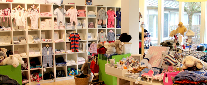 Hier ist ein Bild des Kindermodebekleidungsgeschäft von Lieblingsstücke abgebildet.